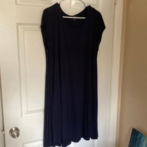 Karen Kane tshirt dress. Size large. Navy.
